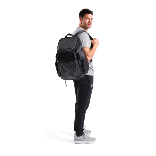 Sac à dos Arena One Go 45L noir — poche humide isolée